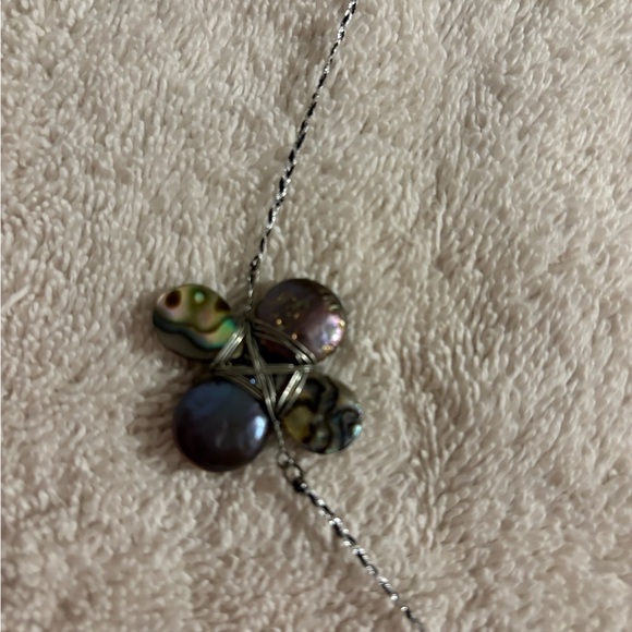 Multi Color Flower Shell Necklace - Picture 3 of 4